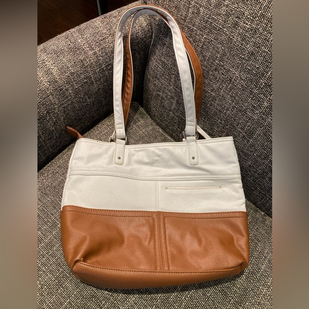 Stone Mountain 2-tone purse. Brown and cream. In great condition.